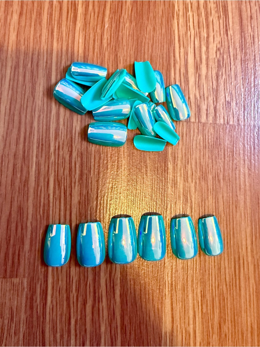 Iridescent Aqua/Turquoise Press-On Nail Set